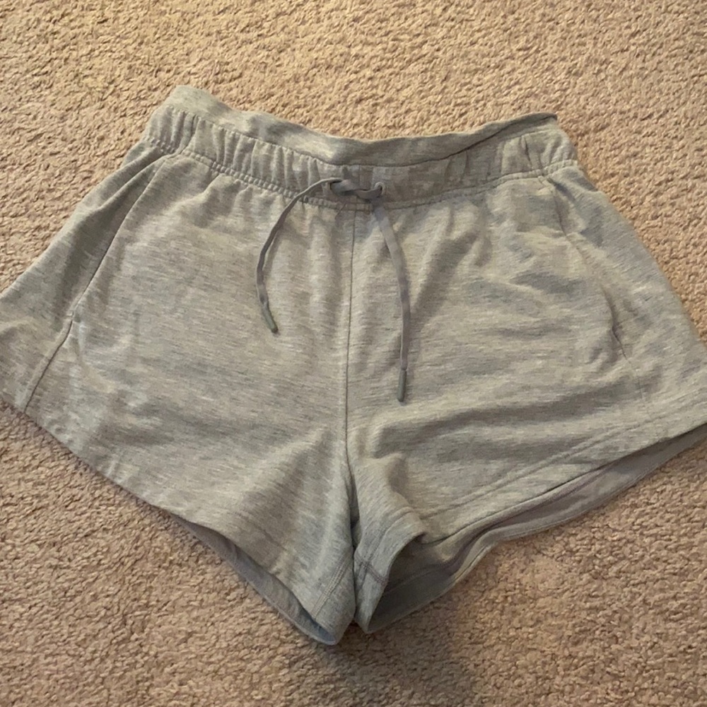 Lululemon inner glow shorts size 6